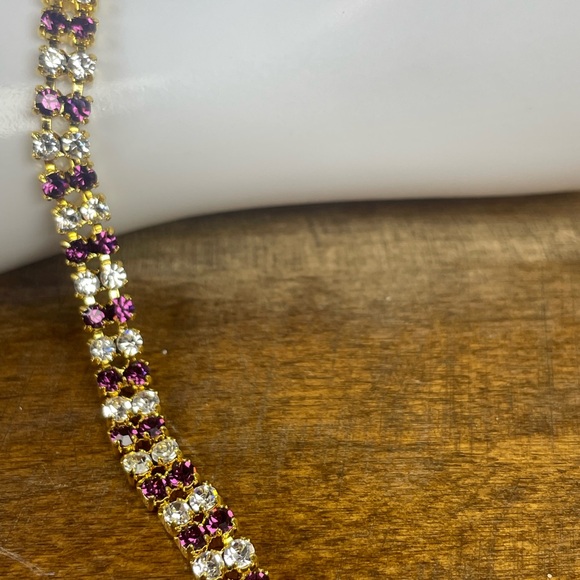 Vintage 1970's Rhinestone bracelet. Amethyst and Diamond look. 7" in length - Picture 2 of 7